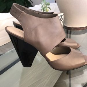 NINE WEST‎ taupe (grey) leather heels with black heels style LAWRENCE size 9